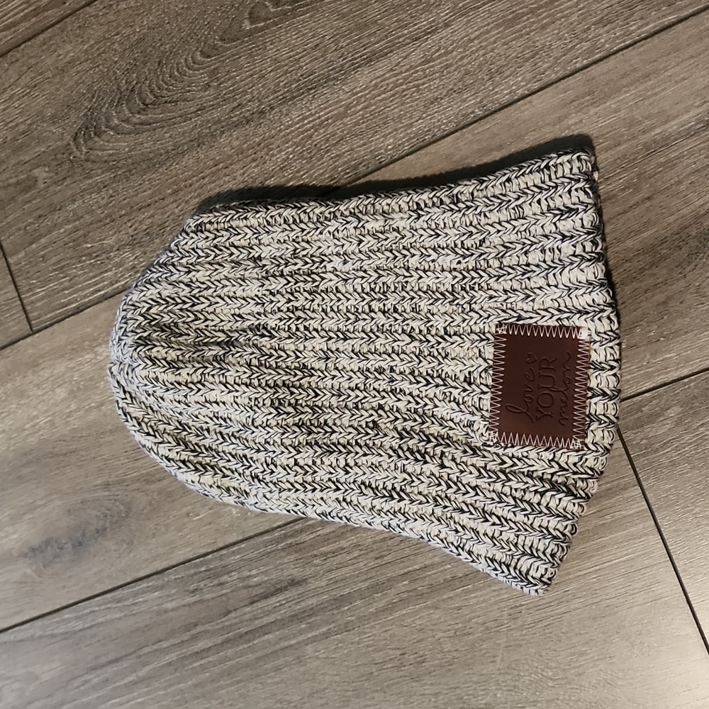 🌺 3 for 30 Nwot love your melon beanie